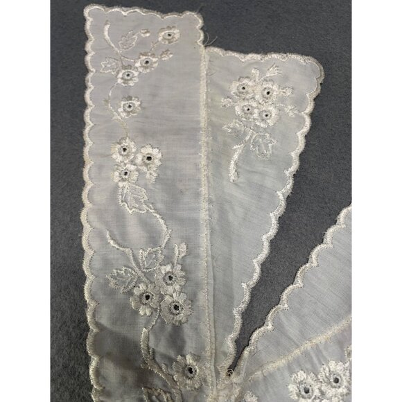 Vintage Embroidered Lace Collar with Floral Design - Picture 4 of 10